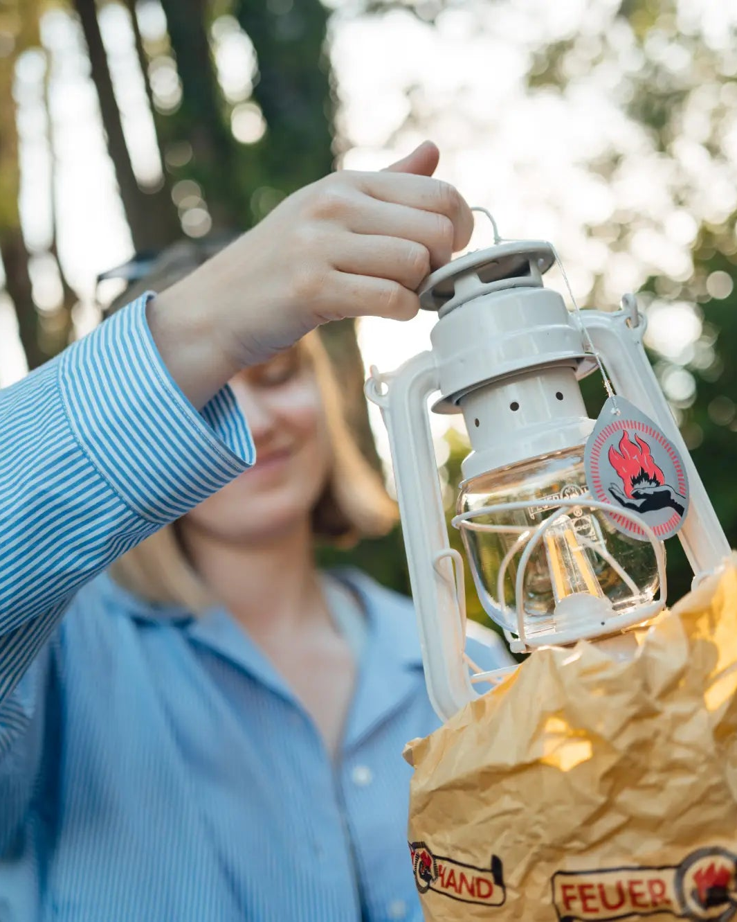 Sturmlaterne reinigen: Pflege für Glas, Tank und Brenner